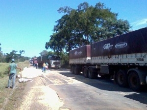 Acidente fez trnsito ficar lento em rodovia.