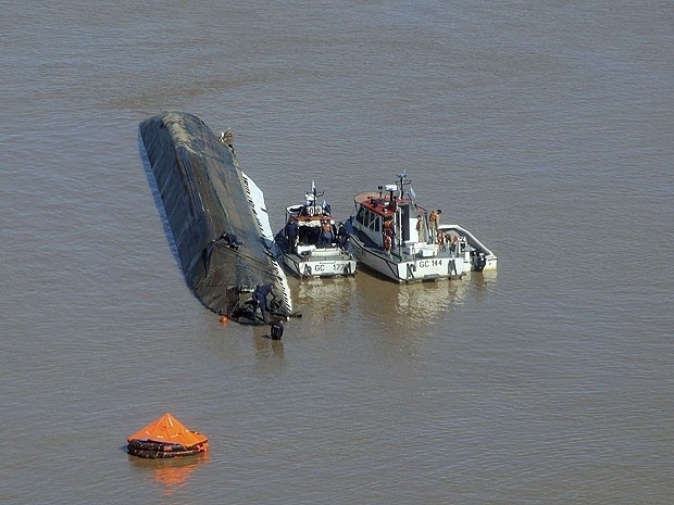 Coliso no Rio Paran, na costa de uma cidade argetina, envolveu embarcaes da Argentina e do Paraguai