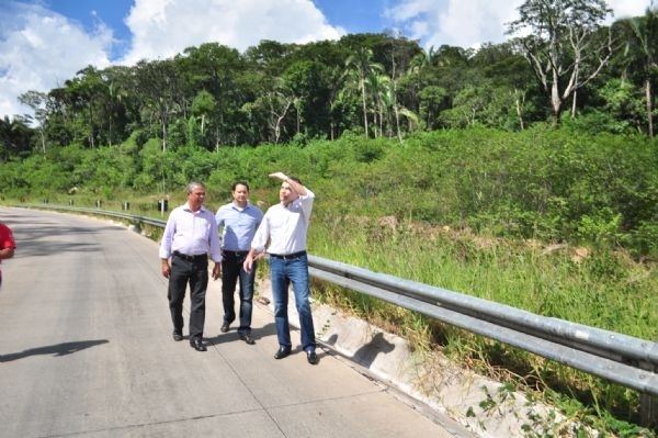 No final do ms de maro deste ano, o governador Silval Barbosa (PMDB) vistoriou as obras no local e prometeu entreg-la