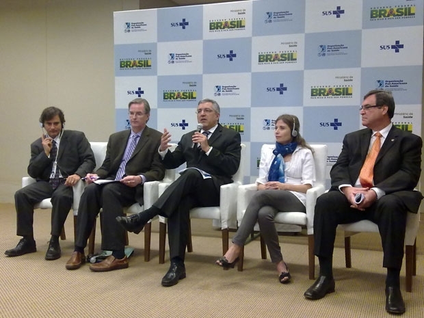 O ministro Alexandre Padilha (no centro, com o microfone) apresentou os dados da pesquisa Vigitel sobre a diabetes