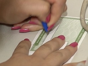 Quem no regularizar o ttulo no poder votar nas eleies de 2012 (Foto: Reproduo / TV Tem)