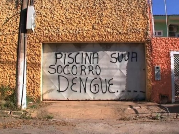 Casa fechada e com piscina abandonada fica no bairro Boa Esperana, em Cuiab.