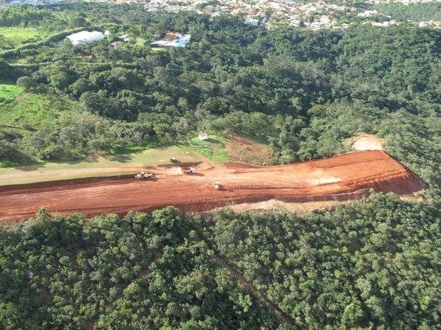 Pista de voo da Fazenda Piquet estava sendo ampliada ilegalmente, invadindo a mata da APP da bacia de So Bartolomeu