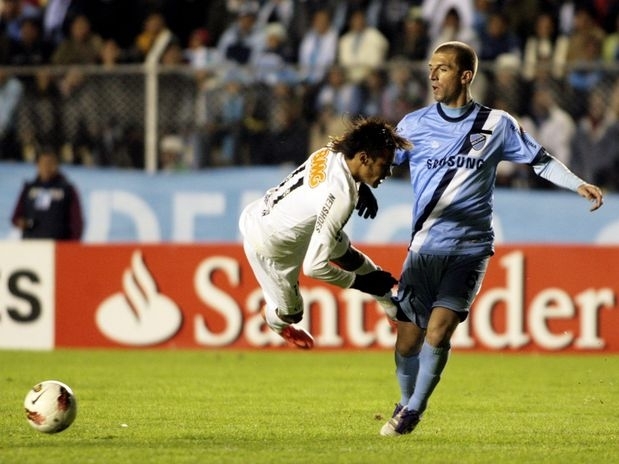 Neymar sofreu diversas faltas durante o jogo.