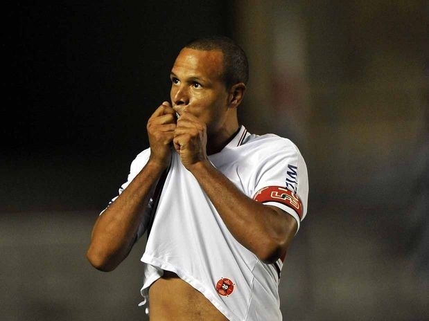 Luis Fabiano foi um dos destaques da vitria so-paulina