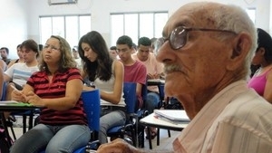 Aposentado de 86 anos  calouro em curso de matemtica da UFMS (Foto: Alexandre Cabral/TV Morena)