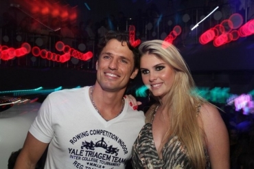 Ex-BBB Joo Maurcio e Brbara Evans em evento de moda em Goinia