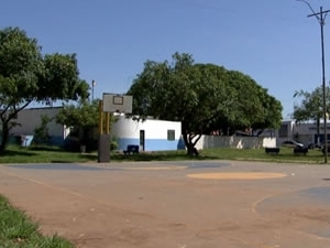 Praa onde o feto foi encontrado no bairro CPA I (Foto: Reproduo/ TVCA)