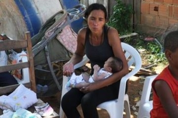 Maria Rodrigues  me de cinco filhas, dentre elas, Grazieli Rodrigues de Moraes, 12 anos, assassinada a facadas por Fra