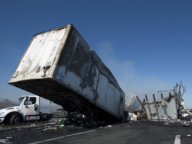 Acidente em rodovia da Flrida, nos Estados Unidos, deixou 10 mortos no domingo (29).