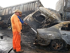 Carros ficaram completamente destrudos aps acidente