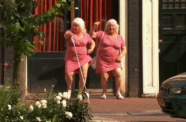 Louise e Martine Fokkens trabalham no distrito da luz vermelha, em Amsterd