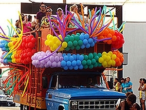 Participantes da Parada Gay de 2009 em Cuiab 