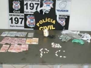 Material encontrado pelos policiais com o idoso