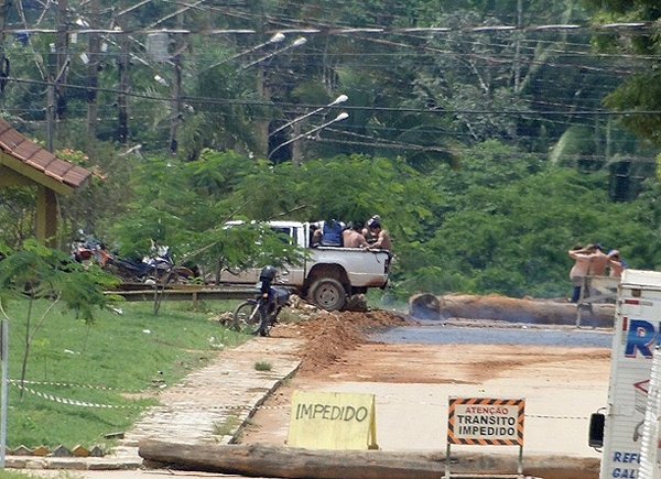 Acampamento estava prximo  estrada onde veculo foi queimado por bandidos