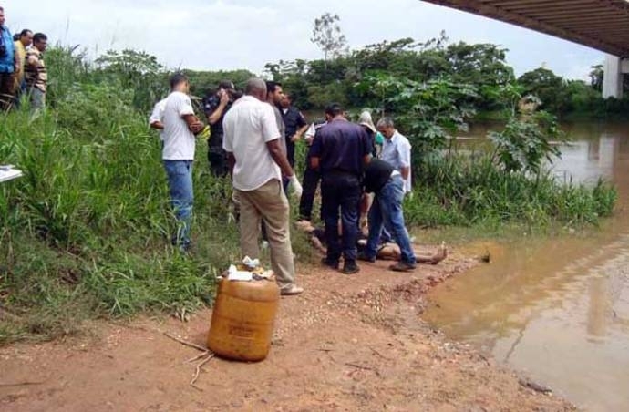 Margens do rio Cuiab, sob a Ponte Srgio Motta,  ponto de morada de muitos andarilhos