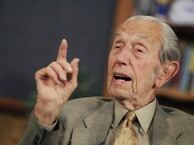 O pregador Harold Camping durante entrevista em 23 de maio -dois dias aps a data em que havia marcado o 