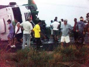 A picape colidiu com a carreta, no domingo passado, na BR-070: famlia morreu na tragdia