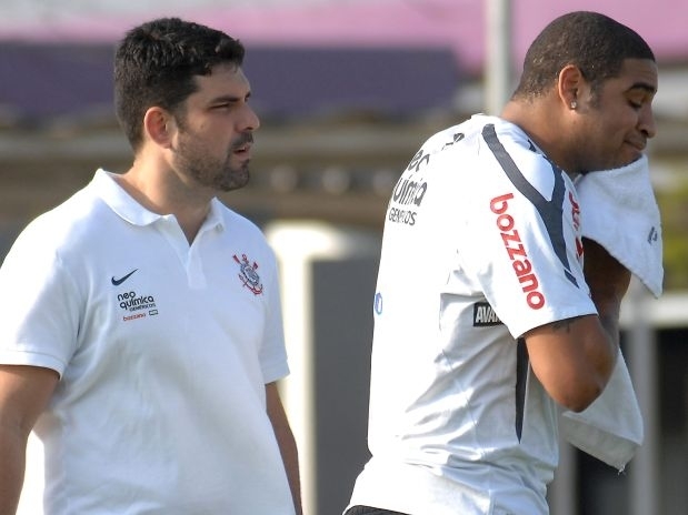 Estreia de Adriano no Corinthians deve ser contra o Atltico-GO