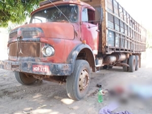 Equipamento que segurava caminho se soltou e veculo atropelou criana