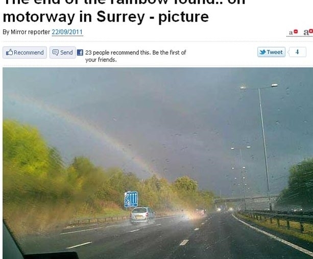 Motorista conseguiu fotografar o fim de um arco-ris em uma rodovia em Surrey.