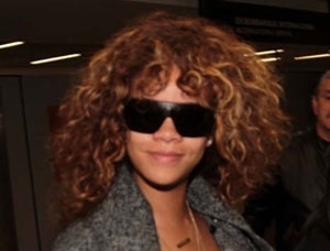 Rihanna no Aeroporto Internacional de Guarulhos ao chegar em SP