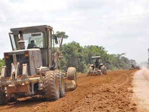 Exrcito assumiu parte de obras de pavimentao da BR-163