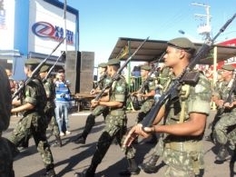 O Exrcito abriu o desfile de 7 de setembro na Barra