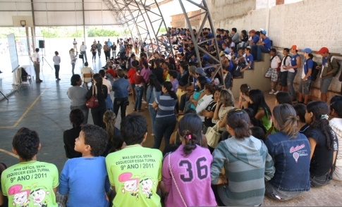 Alunos e professores da rede municipal e estadual participam de palestra para entender a importndia da reciclagem para