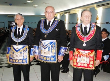 No centro o Gro Mestre do GOB Jlio Tardim que participou da reunio em homenagem ao Dia do Maon em Arenpolis