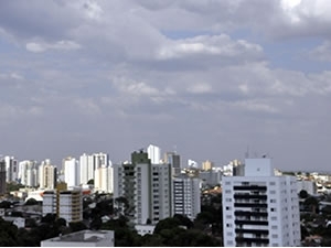 Cuiab ter queda na temperatura e cu nublado neste final de semana