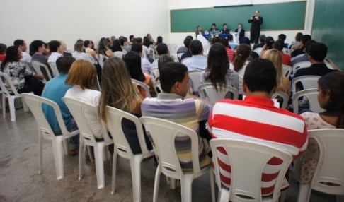 Celito Bernardi durante o encontro jurdico que ocorreu na UNED