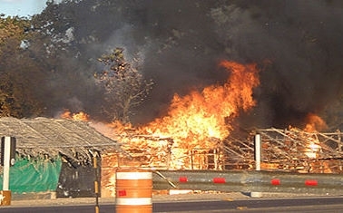 Incndio destruiu 75 das 100 casas do acampamento