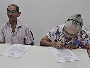 Casados h mais de meio sculo, Purificao e Petrona decidiram se divorciar neste sbado. 