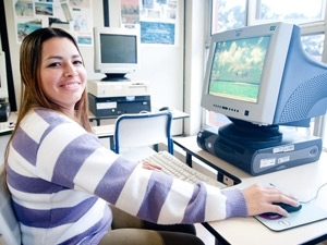 Luciene est no ensino fundamental, faz curso de maquiagem e informtica, frequenta o coral e aulas de ensino bblico