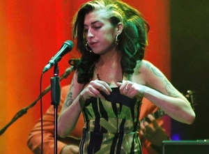 Amy Winehouse durante show em Belgrado