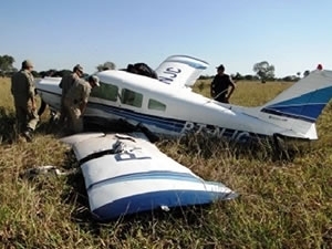 Aeronave faz pouso de emergncia em Cceres.