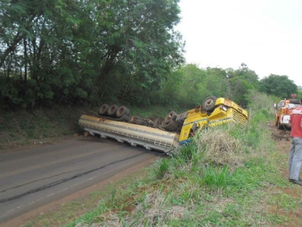 Carreta estava carregada com 20 mil litros de etanol