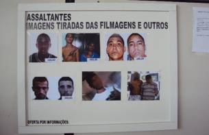 Painel traz fotos dos acusados e valores de recompensa por informaes