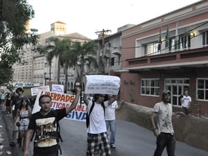 Marcha realizada na tarde deste sbado em Cuiab