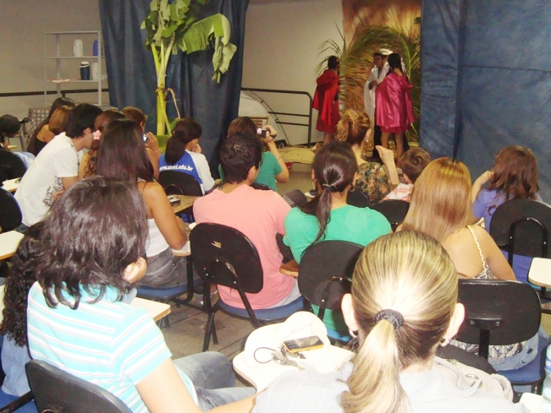 Acadmicos apresentaram pea teatral no auditrio da faculdade que agradou o pblico presente