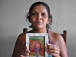 Me de travesti assassinado diz que espera pela justia de Deus.