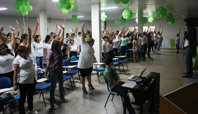 Palestra do segundo dia da Semana de Enfermagem contou com vrias dinmicas e muita emoo