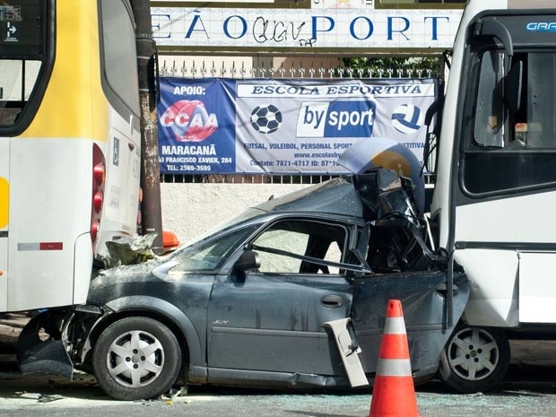 Acidente com trs nibus e um carro deixou 11 feridos na Zona Norte