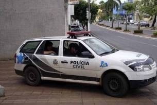 Policiais estranharam o fato de os bandidos no terem levado a carteira da vtima com R$ 500