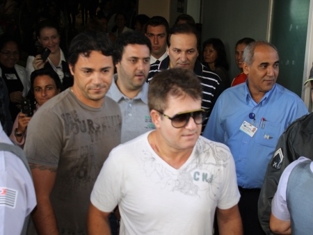 Cantor sertanejo Marrone deixou o hospital de base de So Jos do Rio Preto na manh da quarta-feira