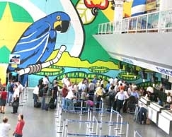 No Marechal Rondon, nem funcionrios de empresas areas atendem em ingls suposto turista; mmica funciona