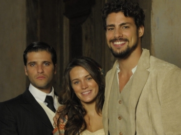 Rivalidade na vida real tambm: Timteo (Bruno Gagliasso) e Jesuno (Cau Reymond), entre Aucena (Bianca Bin)