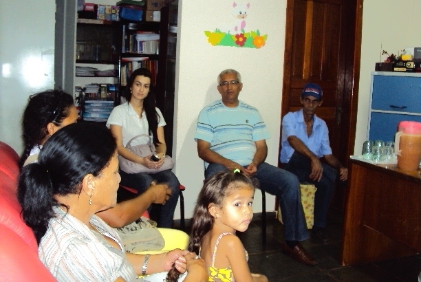 Pais de alunos e gerentes se reuniram na tarde de segunda-feira