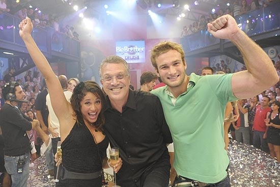 Maria, Pedro Bial e Wesley na final do Big Brother Brasil 11